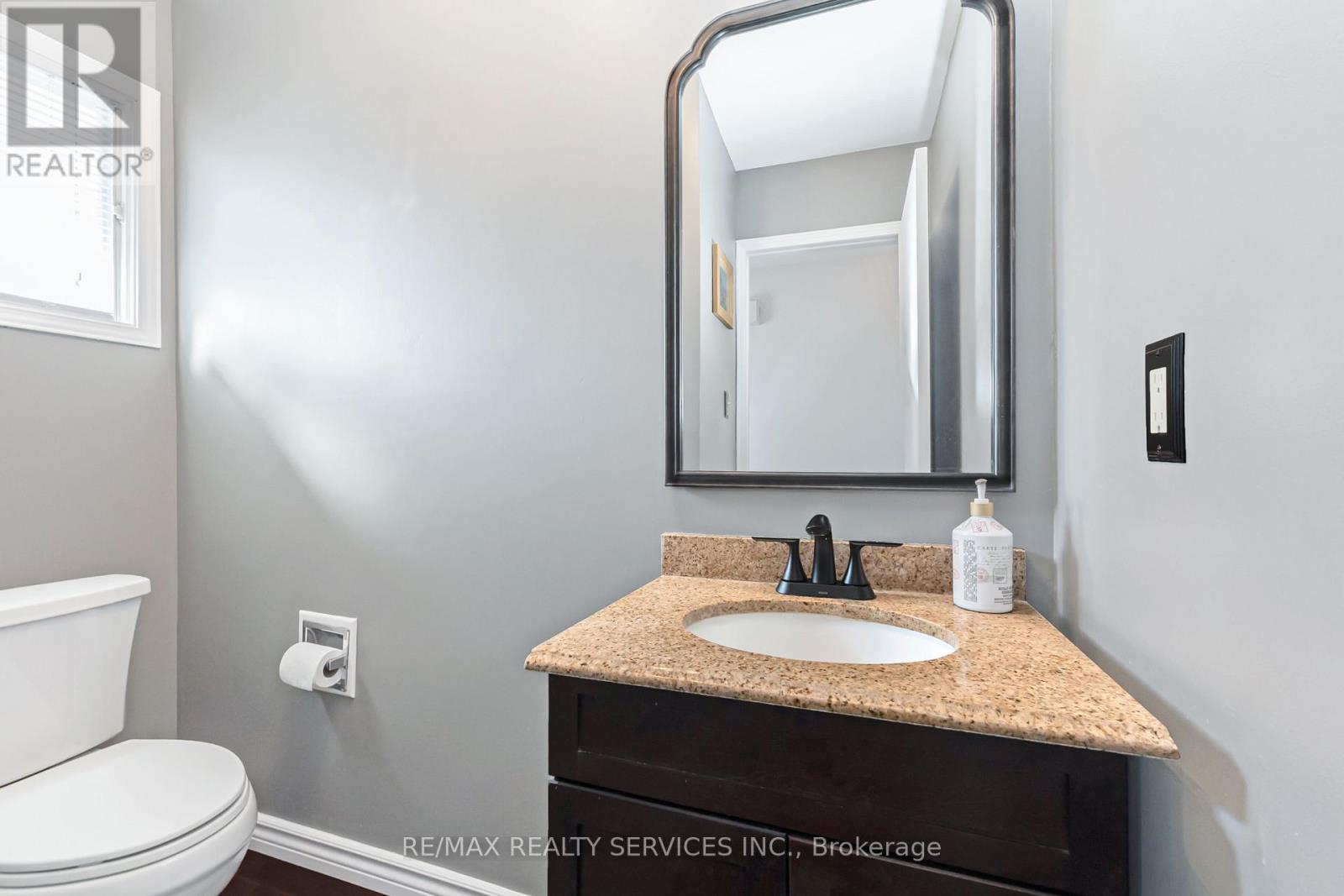 4 Scribner Court, Brampton, Ontario  L6Z 2N1 - Photo 7 - W12940156