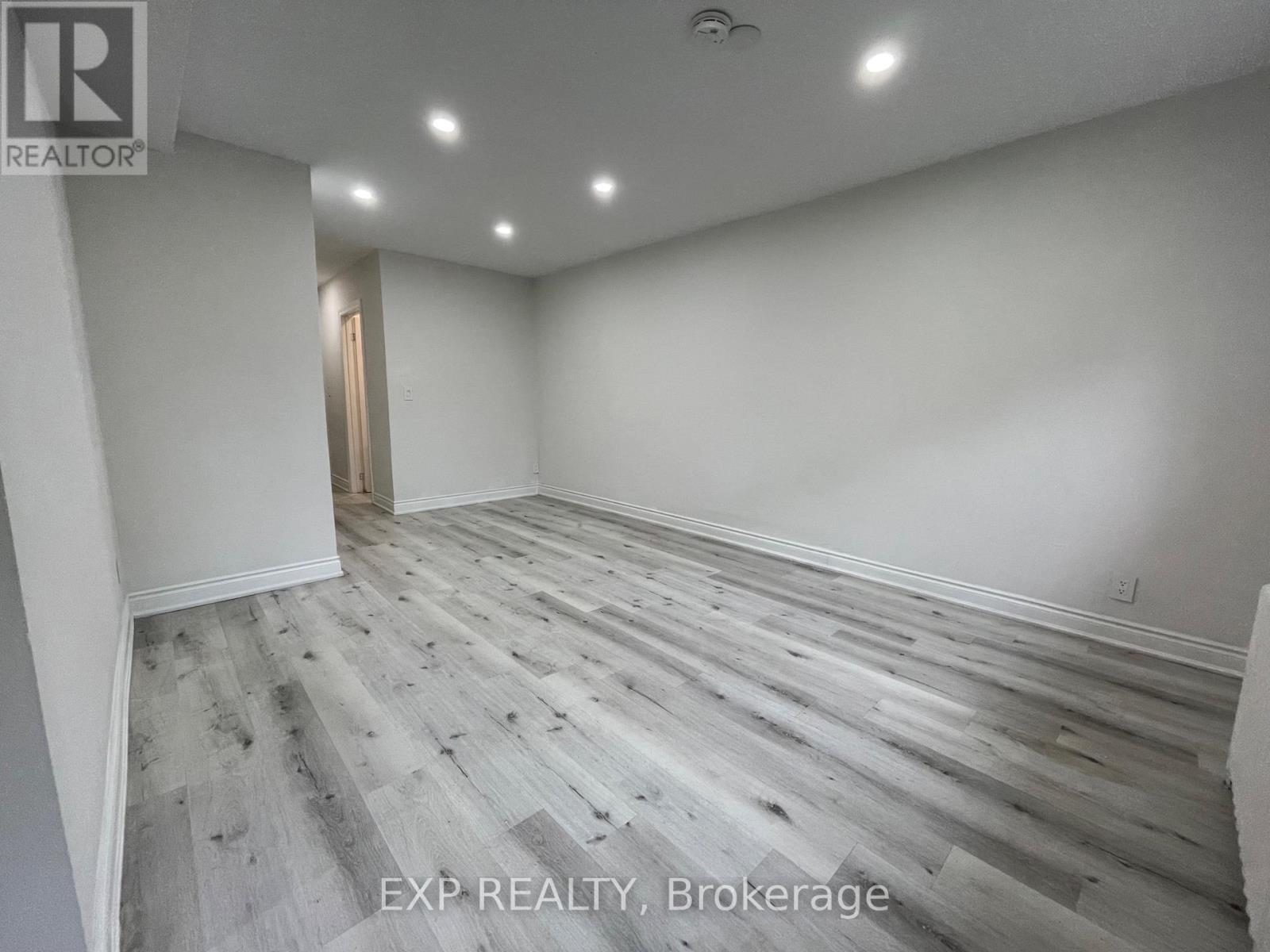 1 - 259 Lakeshore Road E, Mississauga, Ontario  L5G 1G8 - Photo 11 - W12940226