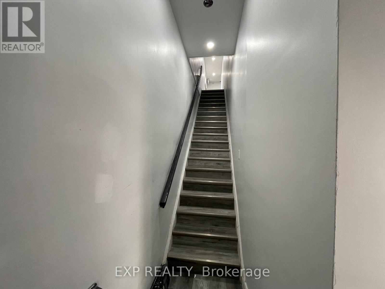 1 - 259 Lakeshore Road E, Mississauga, Ontario  L5G 1G8 - Photo 18 - W12940226