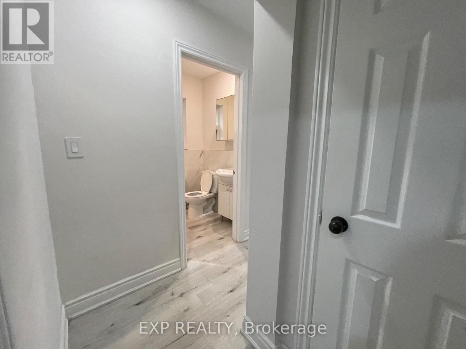 1 - 259 Lakeshore Road E, Mississauga, Ontario  L5G 1G8 - Photo 3 - W12940226