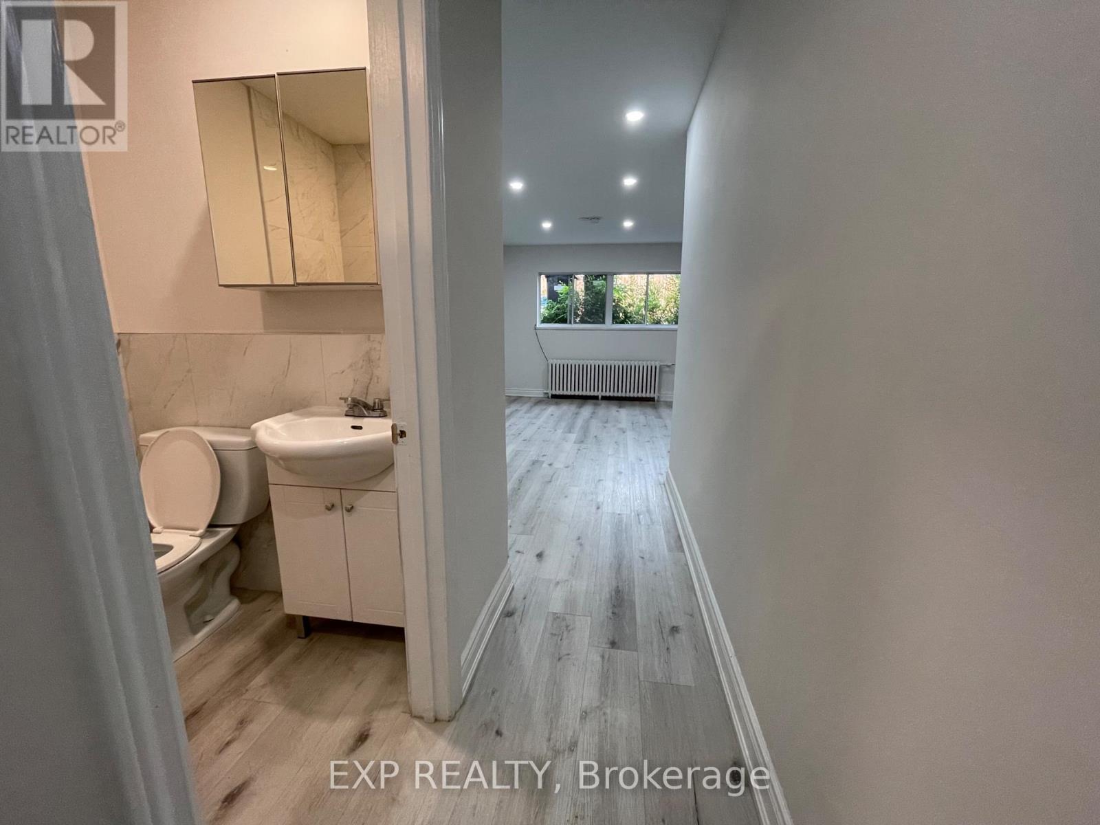 1 - 259 Lakeshore Road E, Mississauga, Ontario  L5G 1G8 - Photo 4 - W12940226