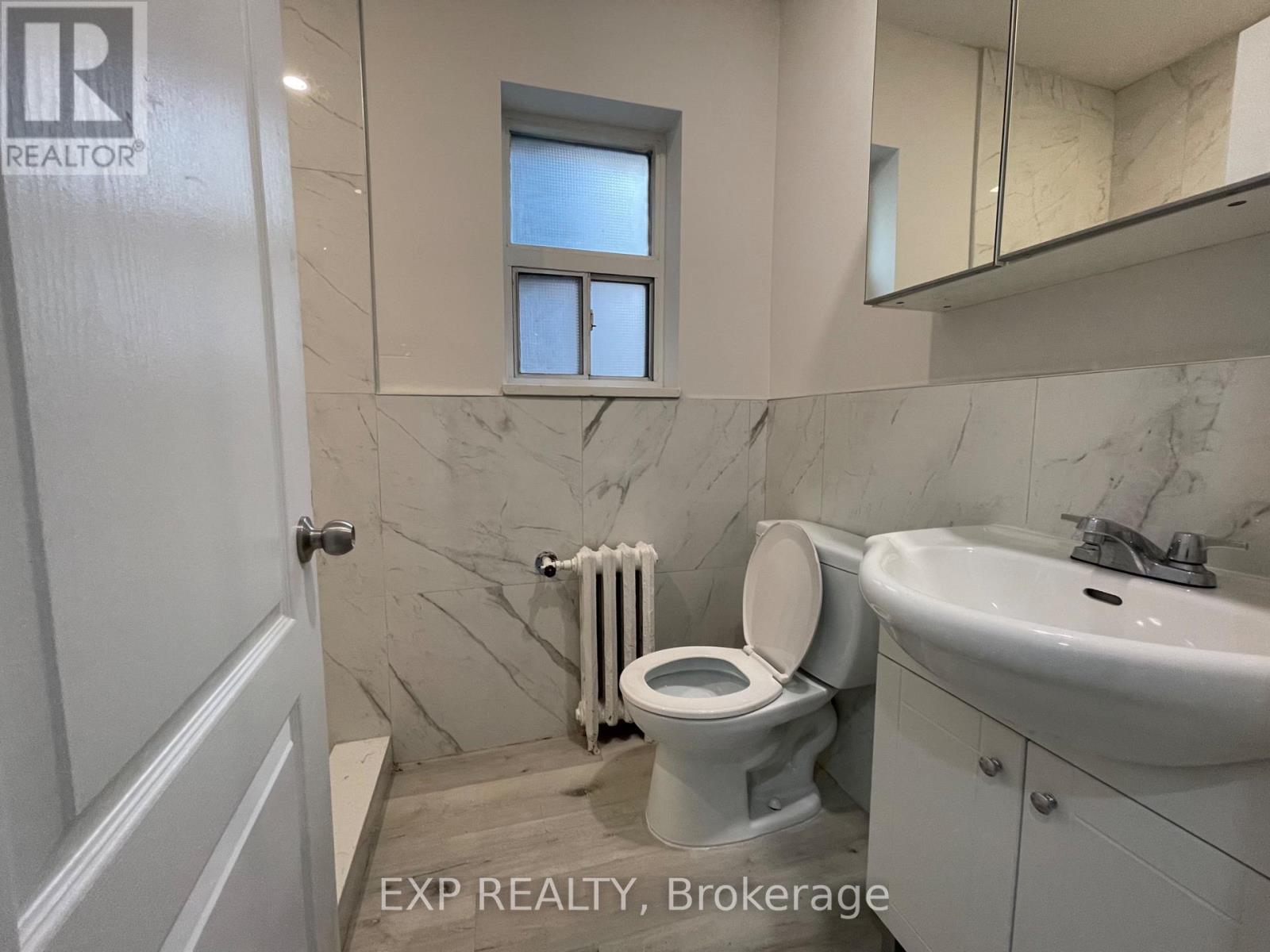 1 - 259 Lakeshore Road E, Mississauga, Ontario  L5G 1G8 - Photo 5 - W12940226