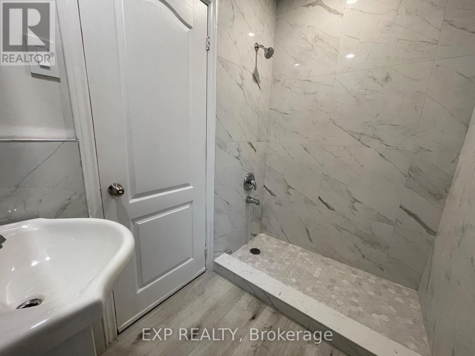 1 - 259 Lakeshore Road E, Mississauga, Ontario  L5G 1G8 - Photo 6 - W12940226
