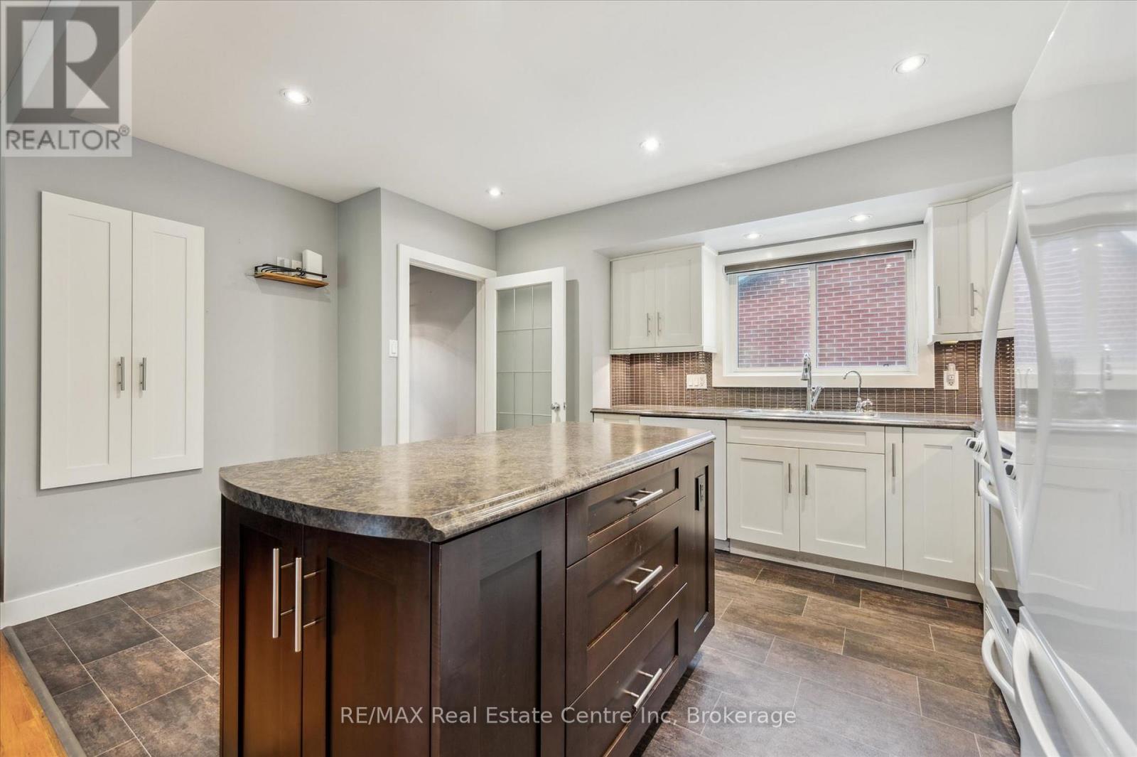 756 Cambridge Street, Woodstock, Ontario  N4S 4V6 - Photo 13 - X12936314