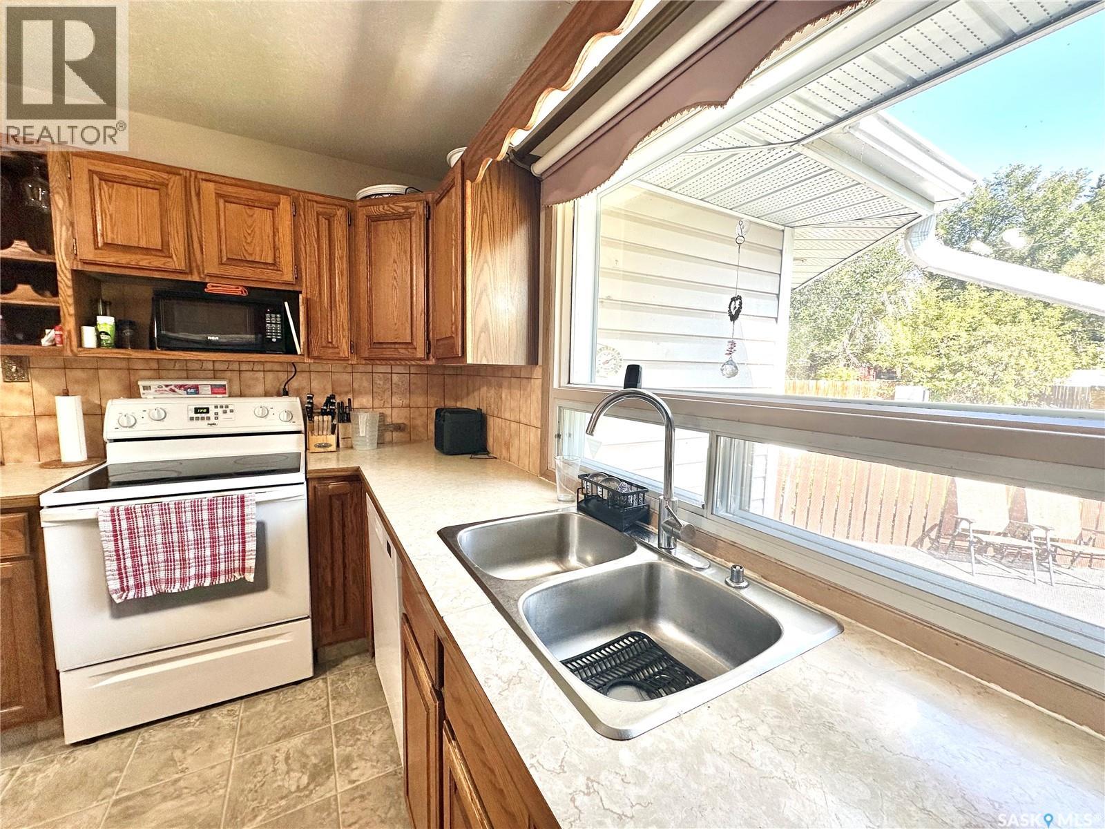 1222 96th Street, North Battleford, Saskatchewan  S9A 0H1 - Photo 5 - SK031727