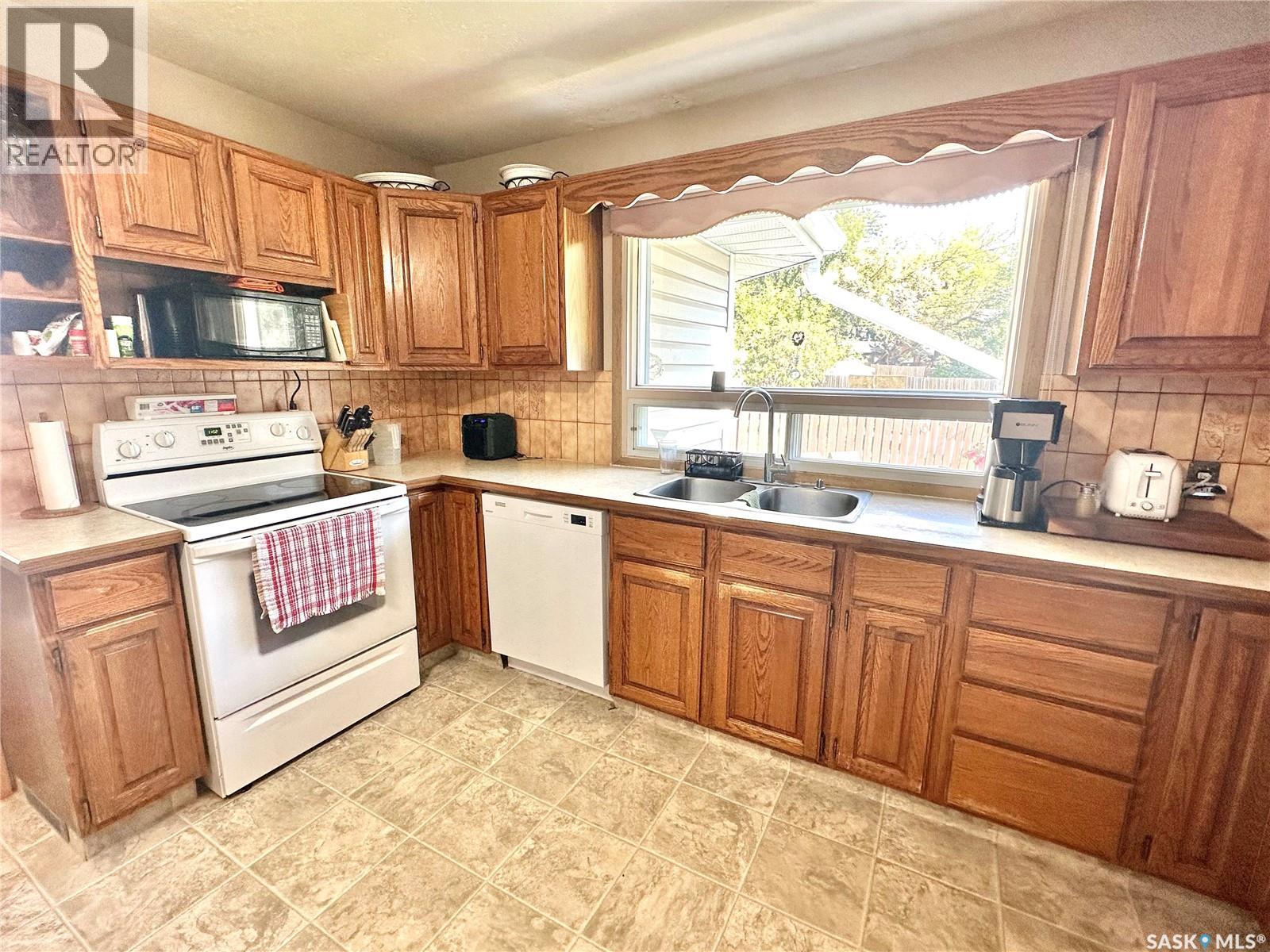 1222 96th Street, North Battleford, Saskatchewan  S9A 0H1 - Photo 6 - SK031727