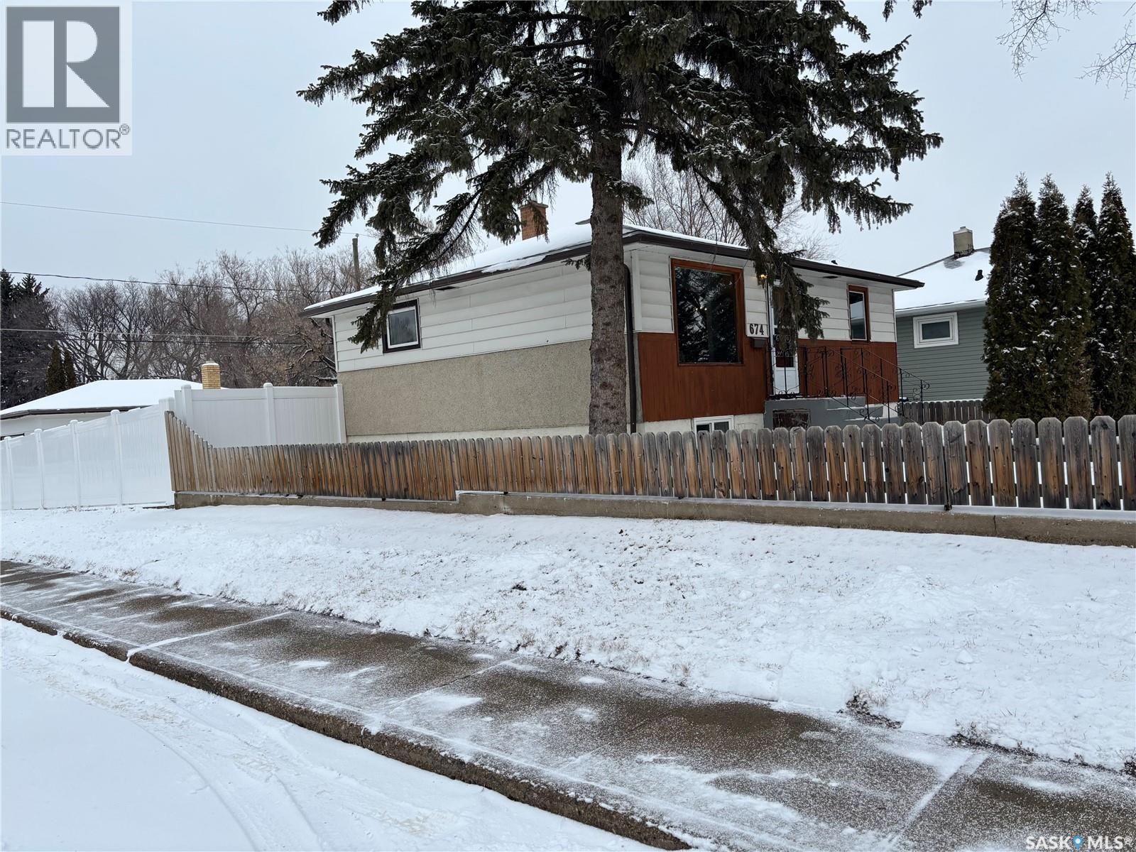 674 Grandview STREET W, Moose Jaw, Saskatchewan