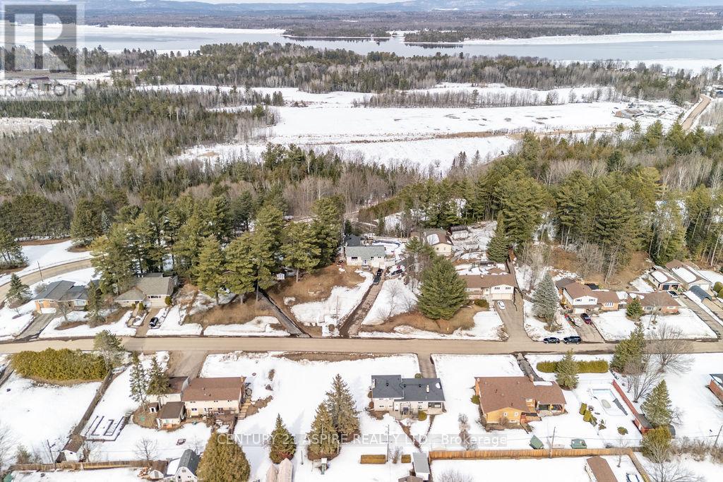 631 Birch Street, Petawawa, Ontario  K8A 7K7 - Photo 15 - X12940264