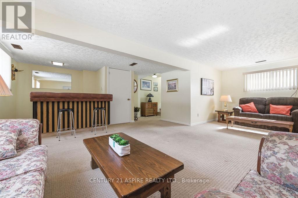 631 Birch Street, Petawawa, Ontario  K8A 7K7 - Photo 37 - X12940264