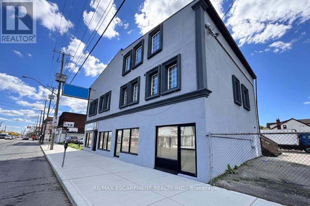 1068 Barton Street E, Hamilton, Ontario  L8L 3E6 - Photo 3 - X12661498