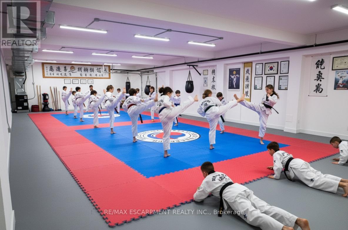 1068 Barton Street E, Hamilton, Ontario  L8L 3E6 - Photo 5 - X12661498