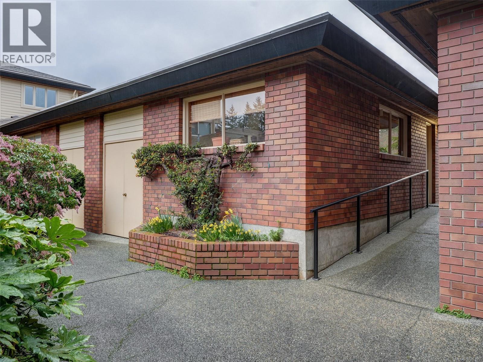 125 2345 Cedar Hill Cross Rd, Oak Bay, British Columbia  V8P 5M8 - Photo 25 - 1026199