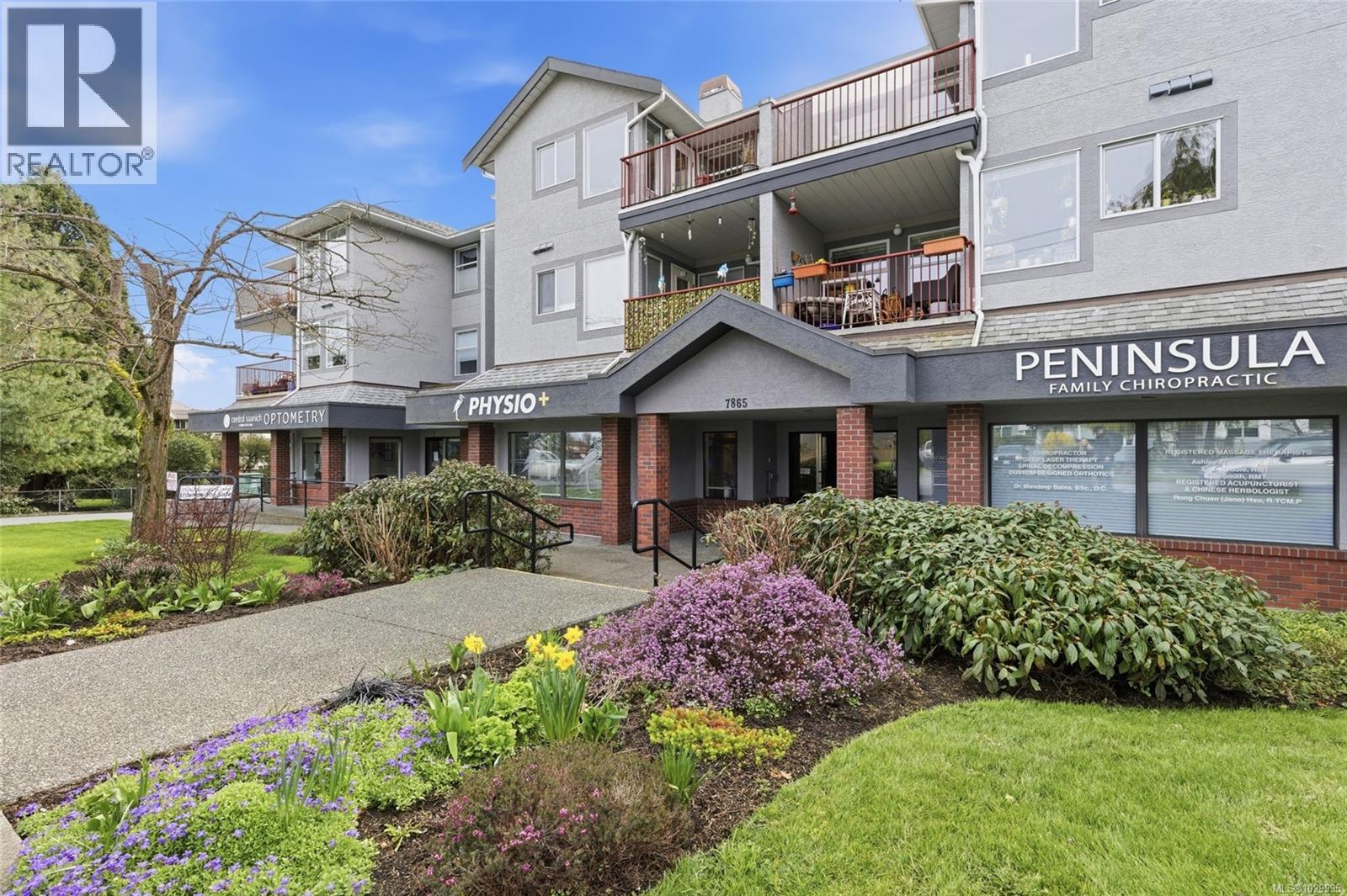 207 7865 Patterson Rd, Central Saanich, British Columbia  V8M 2C7 - Photo 3 - 1029995