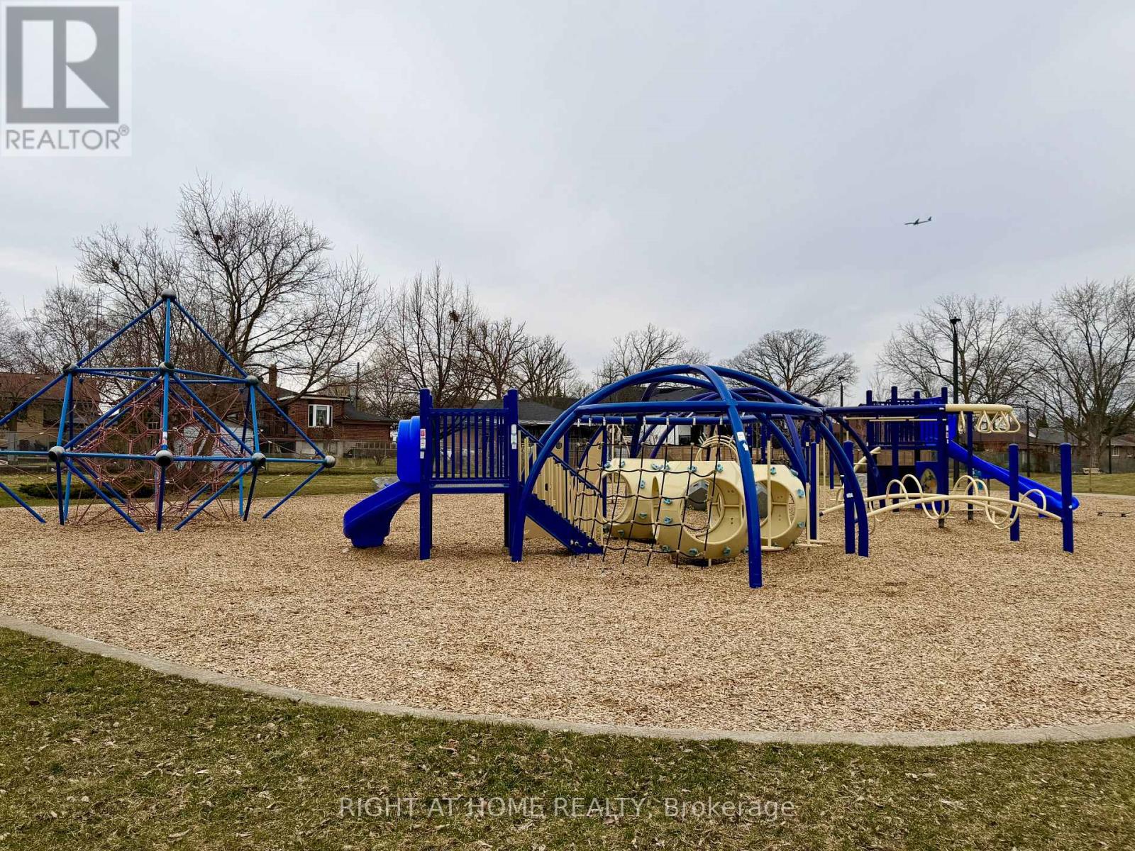 215 Queenslea Avenue, Toronto, Ontario M9N 3X5 - Photo 47 - W12824770