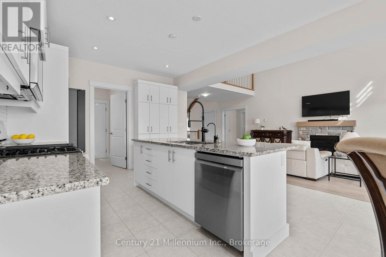 103 Laurens Lane, Georgian Bluffs, Ontario  N0H 1S0 - Photo 17 - X12940340