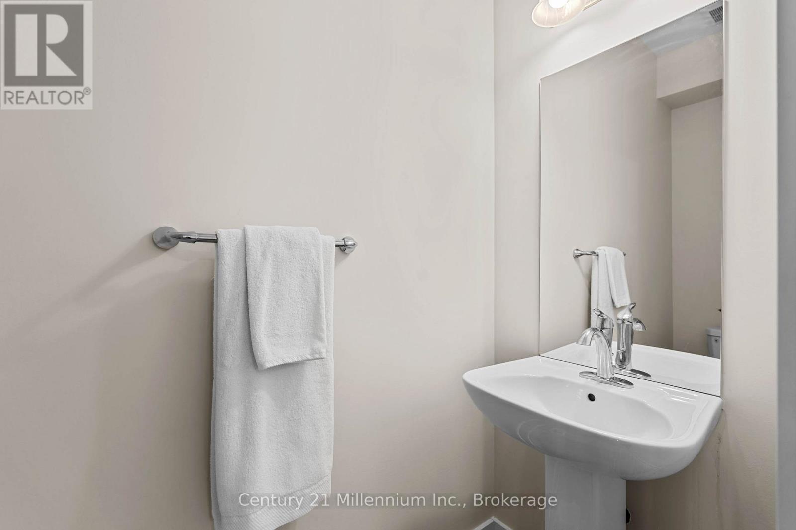 103 Laurens Lane, Georgian Bluffs, Ontario  N0H 1S0 - Photo 27 - X12940340