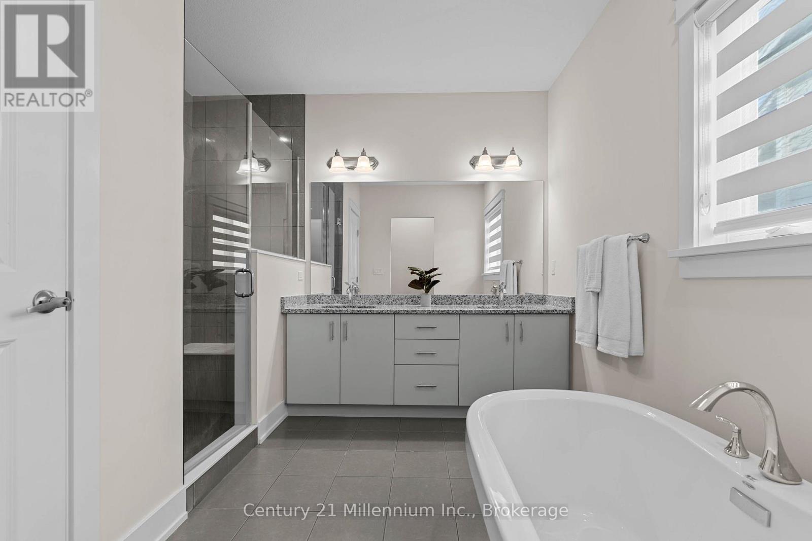 103 Laurens Lane, Georgian Bluffs, Ontario  N0H 1S0 - Photo 32 - X12940340