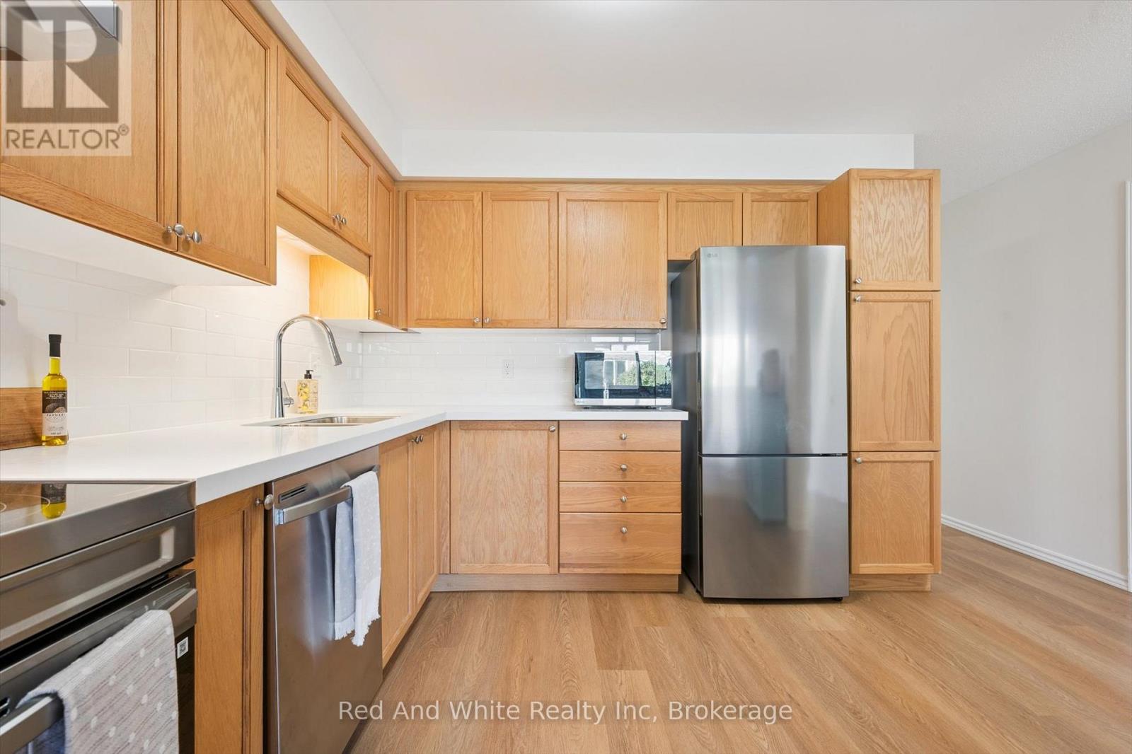 3 - 151 Clairfields Drive E, Guelph (Pineridge/westminster Woods), Ontario  N1L 1P5 - Photo 5 - X12940480