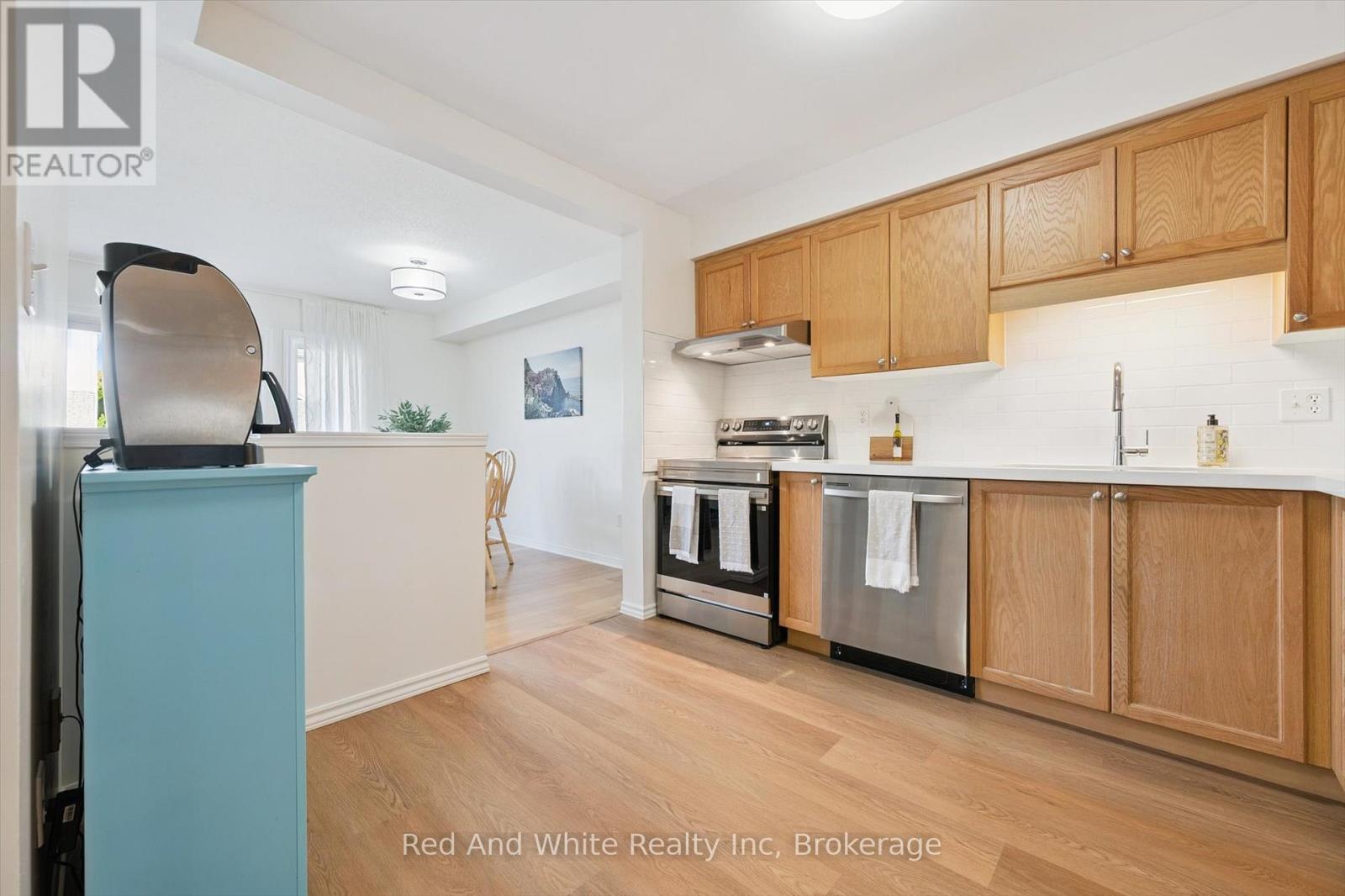 3 - 151 Clairfields Drive E, Guelph (Pineridge/westminster Woods), Ontario  N1L 1P5 - Photo 9 - X12940480