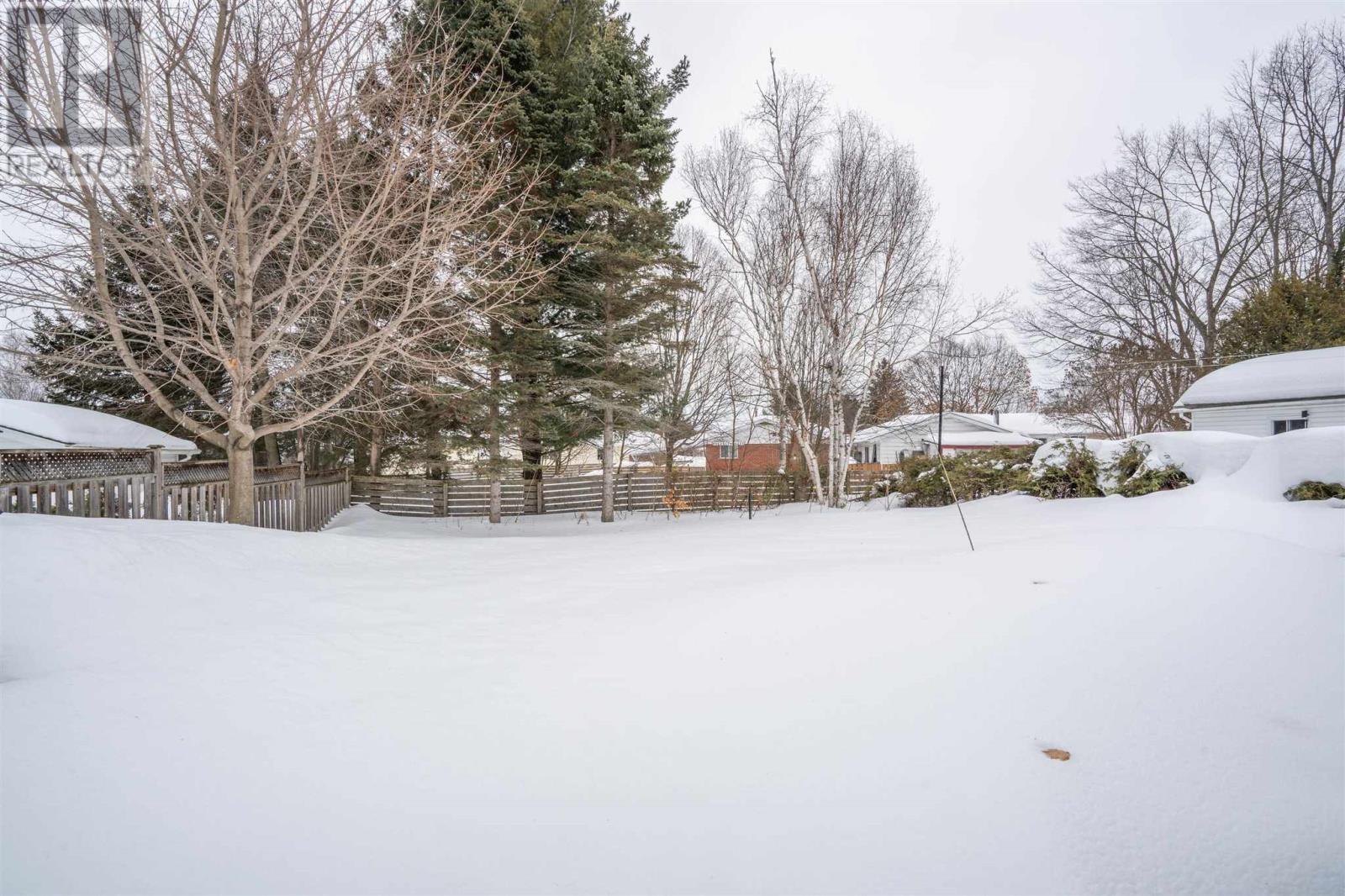 71 Hardwood St, Sault Ste. Marie, Ontario  P6A 5W1 - Photo 3 - SM260566