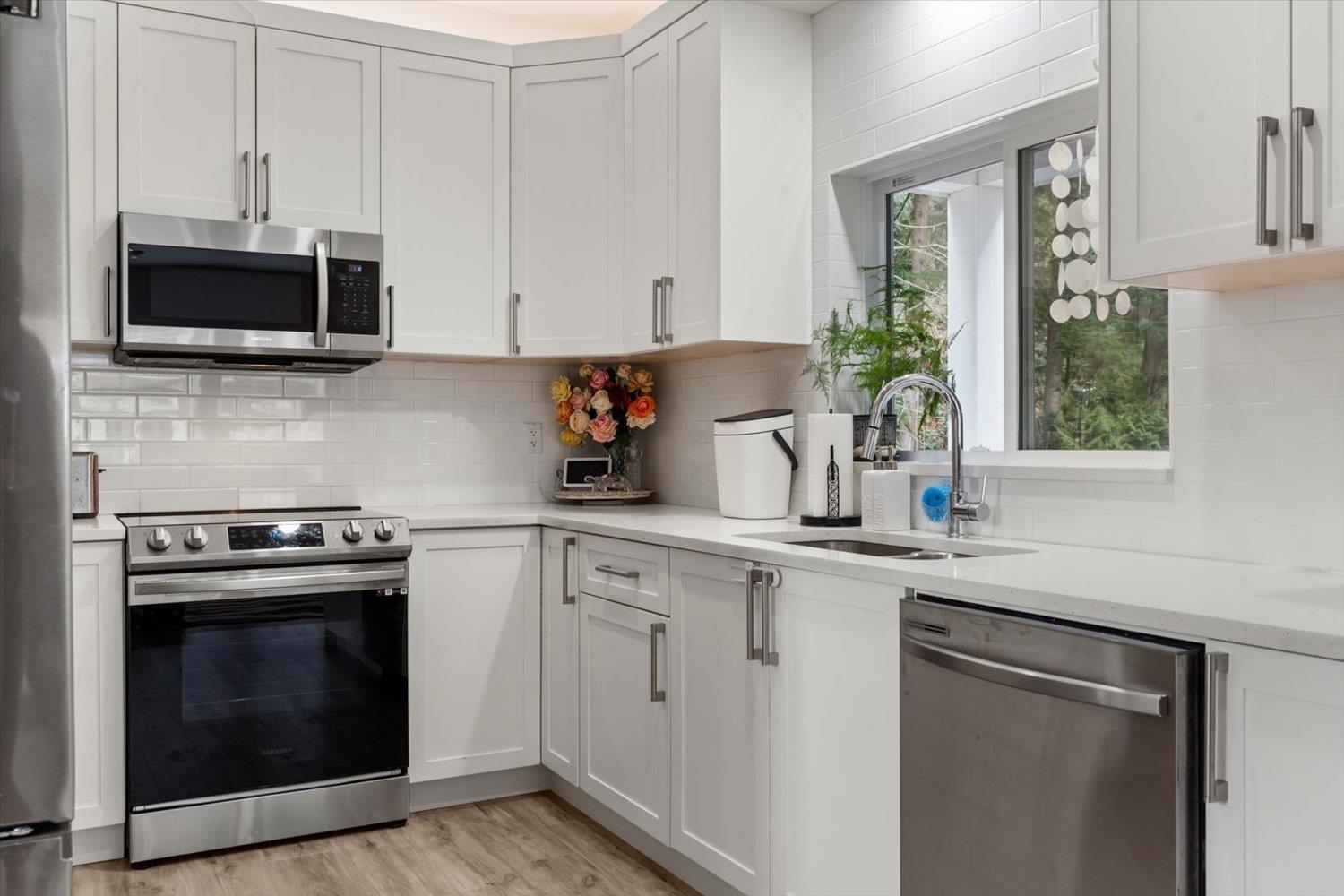 17 750 Hot Springs Road, Harrison Hot Springs, Harrison Hot Springs, British Columbia  V0M 1K0 - Photo 3 - R3092241