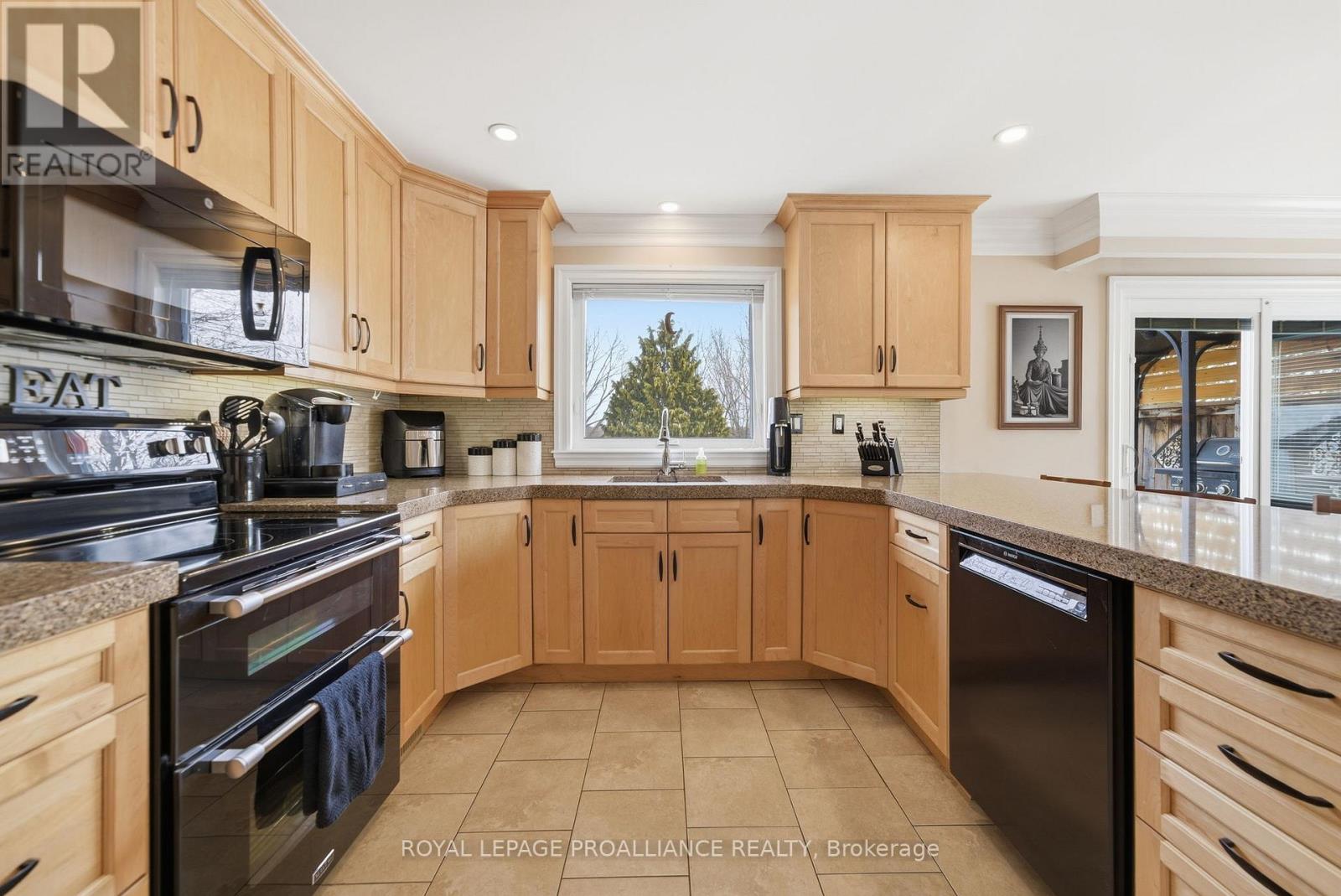 1072 Ontario Street, Cobourg, Ontario  K9A 3C7 - Photo 12 - X12940394