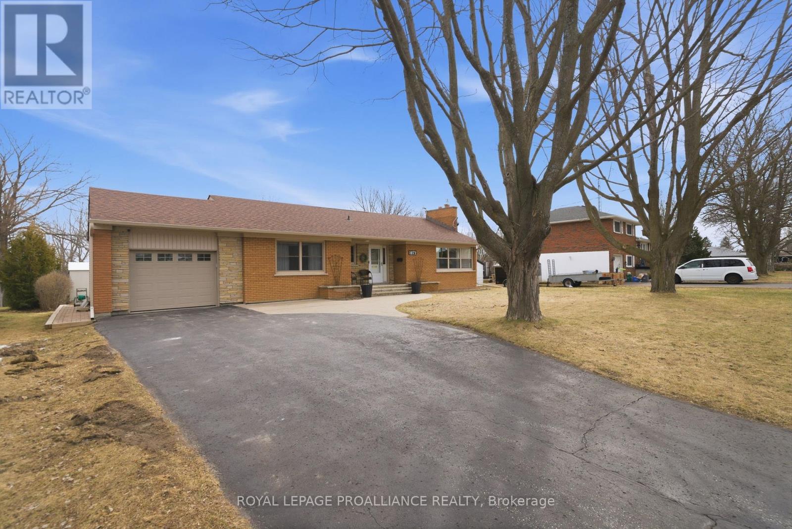 1072 Ontario Street, Cobourg, Ontario  K9A 3C7 - Photo 2 - X12940394