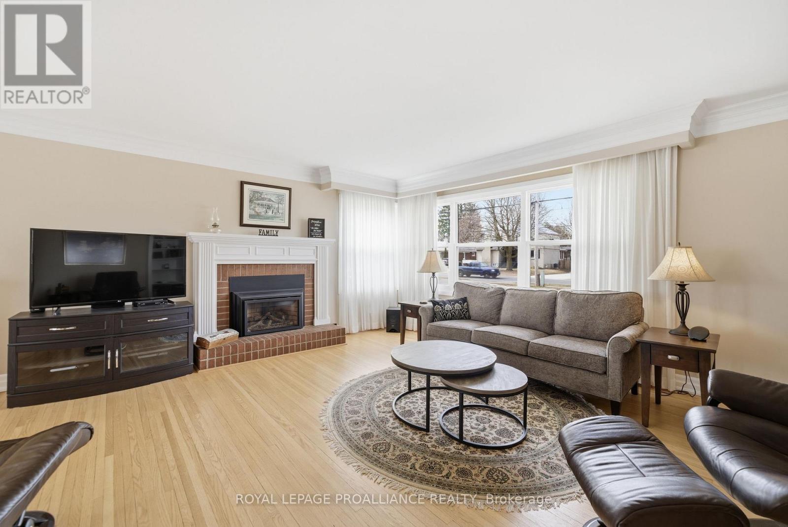 1072 Ontario Street, Cobourg, Ontario  K9A 3C7 - Photo 5 - X12940394