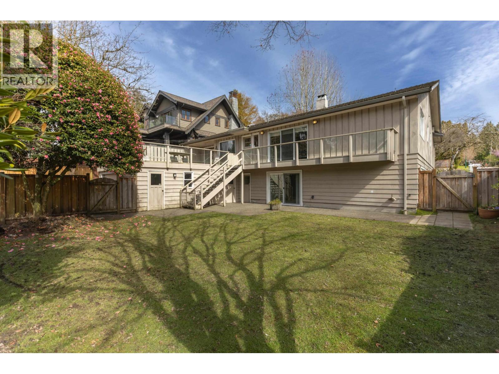 6297 Mackenzie Street, Vancouver, British Columbia  V6N 1H4 - Photo 3 - R3105124