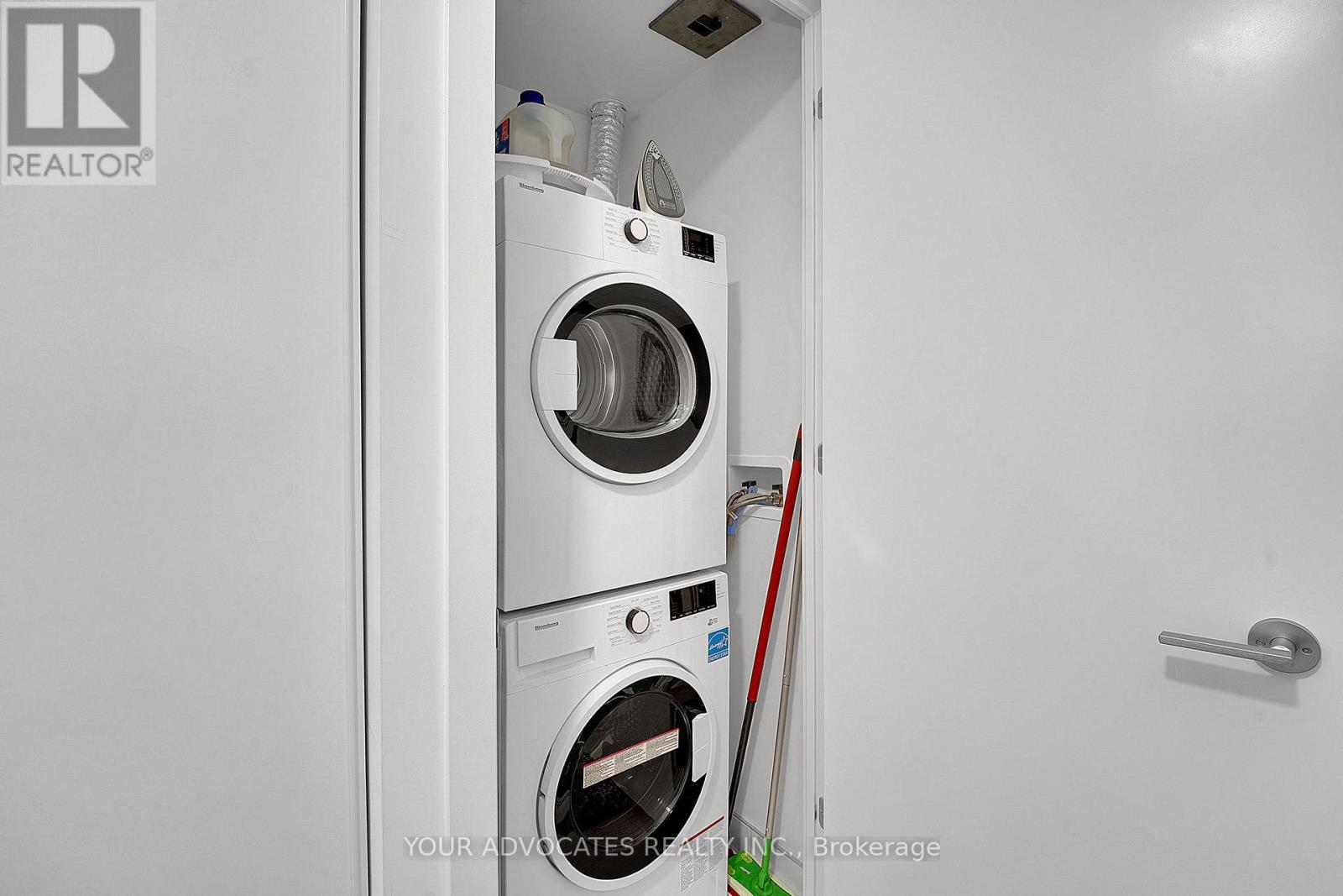 902 - 9 Tecumseth Street, Toronto, Ontario  M5G 3V4 - Photo 15 - C12940276