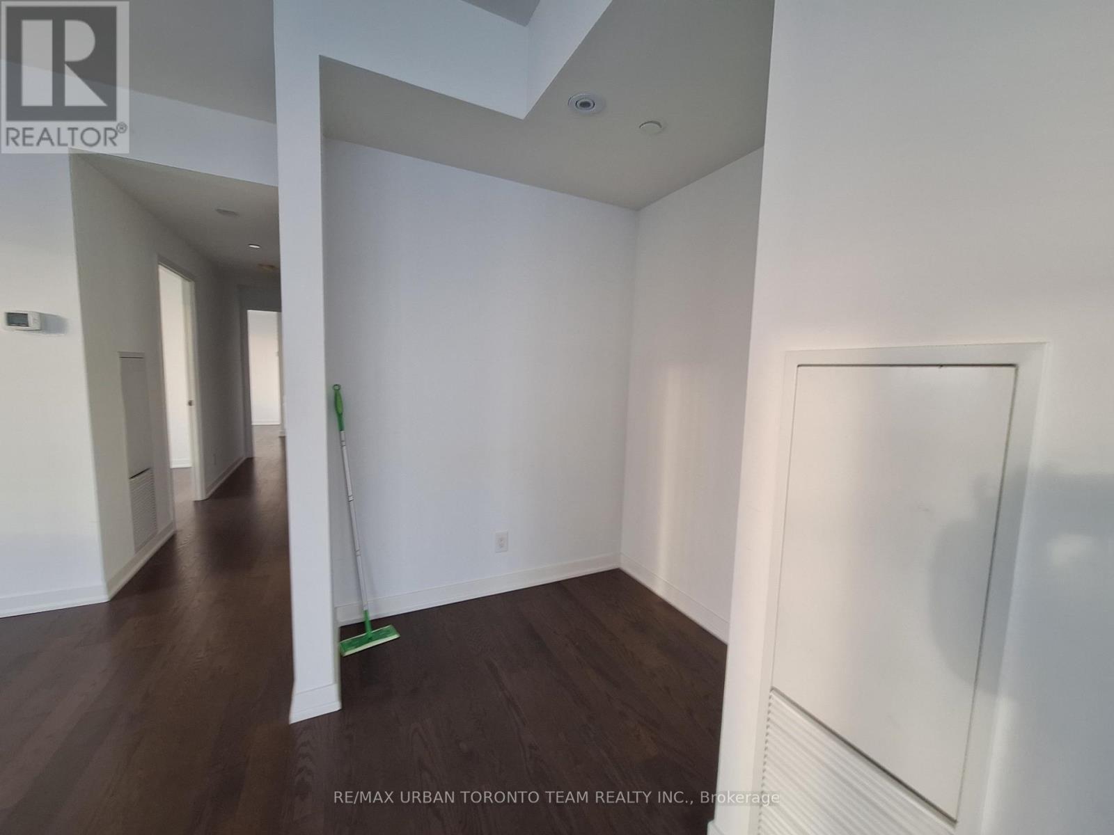 6710 - 100 Harbour Street, Toronto, Ontario  M5J 0B5 - Photo 10 - C12940384