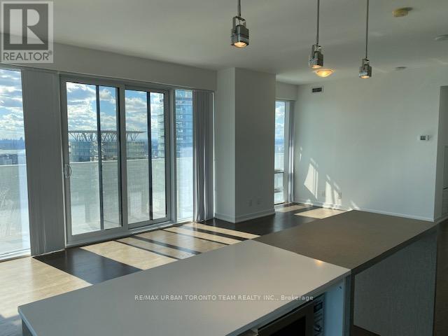 6710 - 100 Harbour Street, Toronto, Ontario  M5J 0B5 - Photo 7 - C12940384