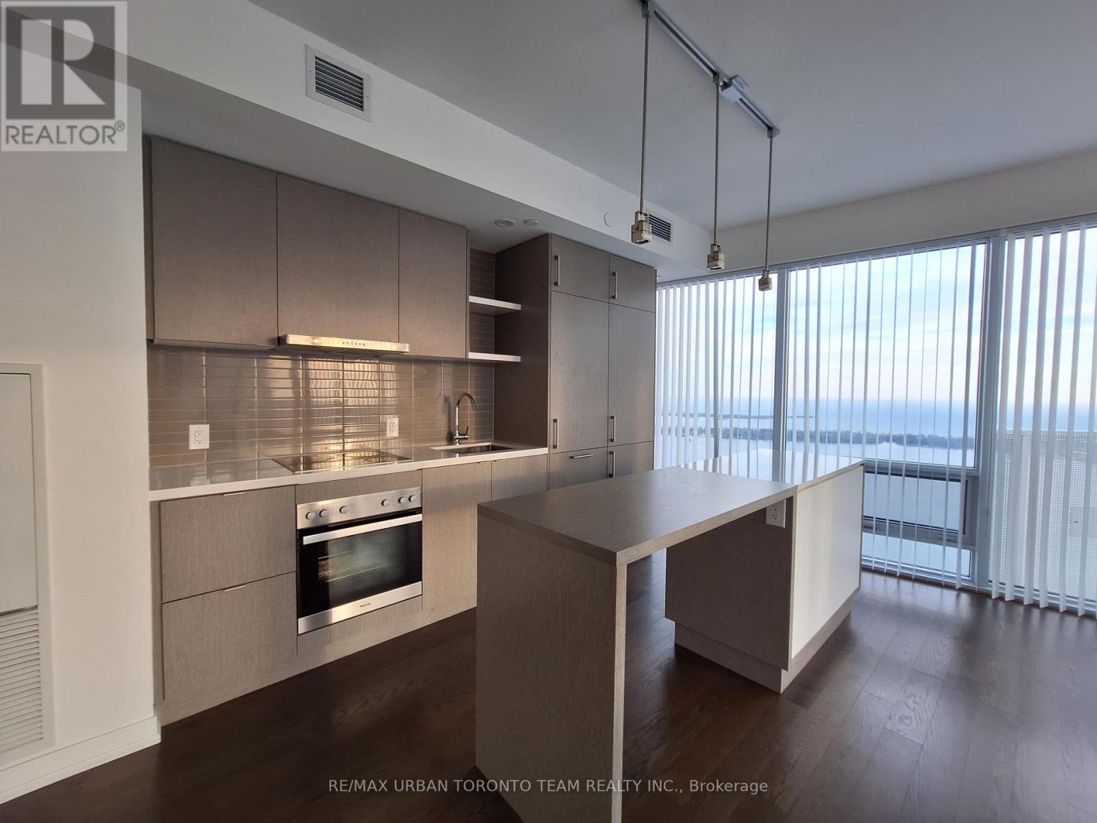 6710 - 100 Harbour Street, Toronto, Ontario  M5J 0B5 - Photo 8 - C12940384