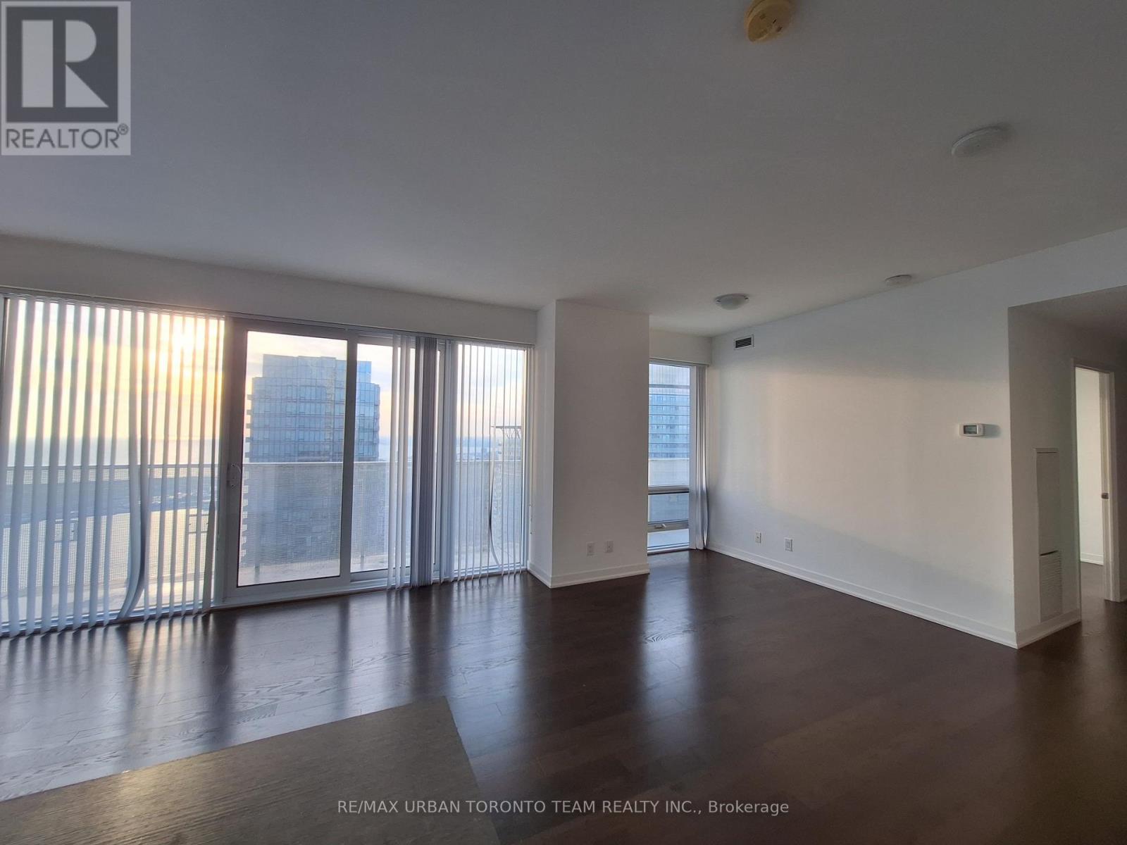 6710 - 100 Harbour Street, Toronto, Ontario  M5J 0B5 - Photo 9 - C12940384