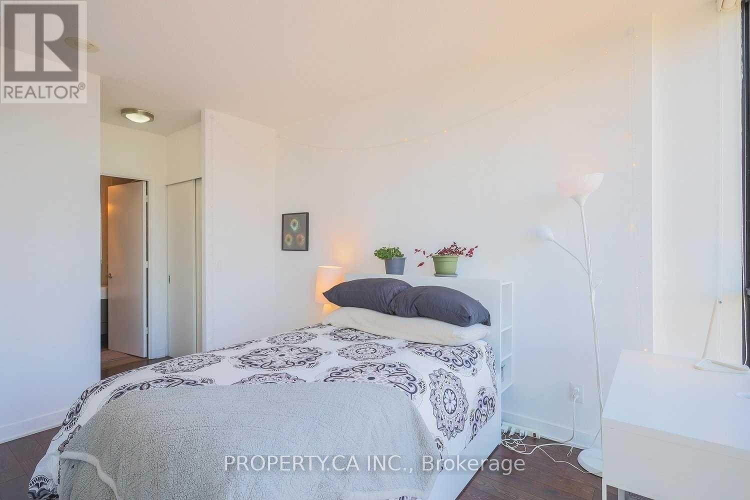 3805 - 110 Charles Street E, Toronto, Ontario  M4Y 1T5 - Photo 21 - C12940388