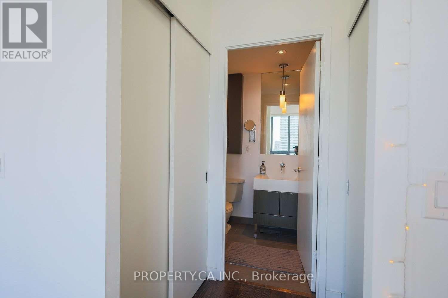 3805 - 110 Charles Street E, Toronto, Ontario  M4Y 1T5 - Photo 22 - C12940388