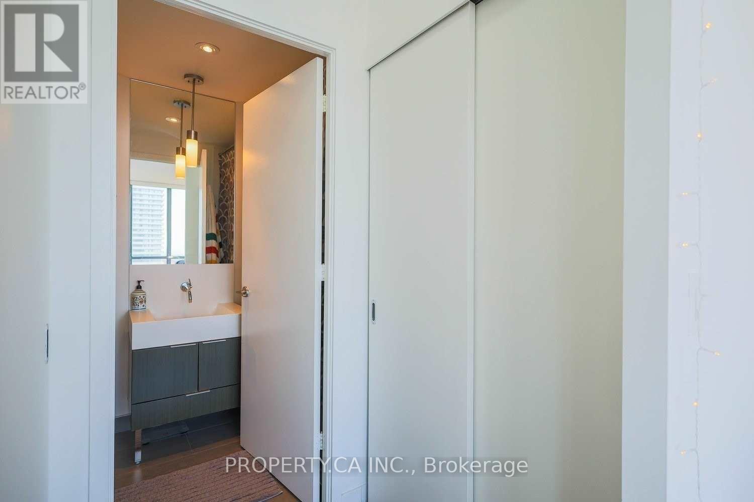 3805 - 110 Charles Street E, Toronto, Ontario  M4Y 1T5 - Photo 23 - C12940388