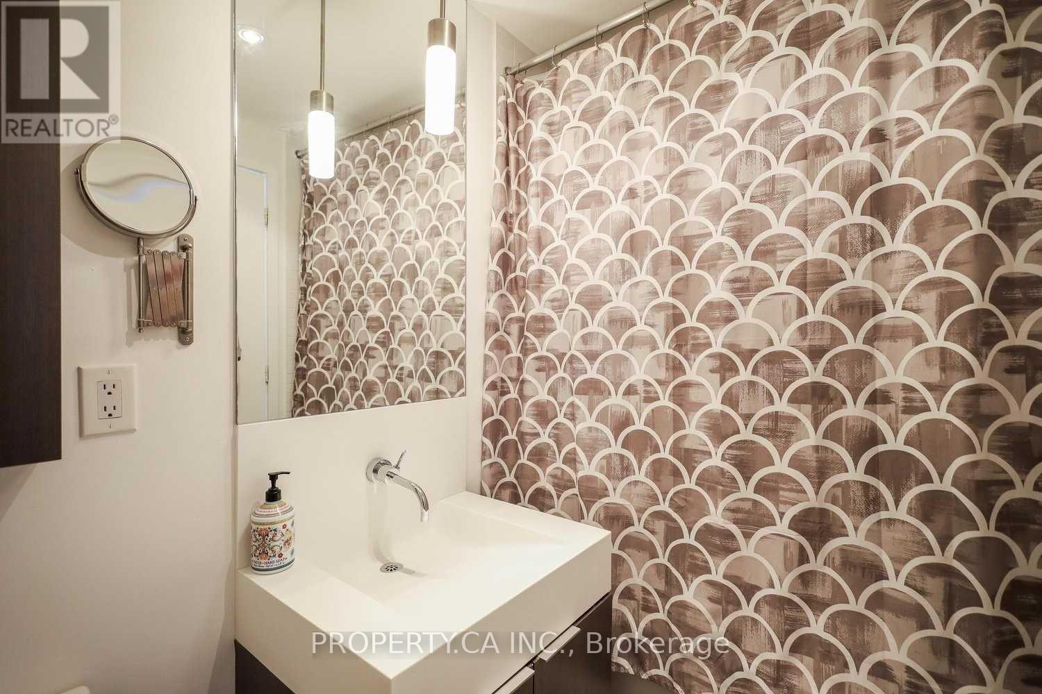 3805 - 110 Charles Street E, Toronto, Ontario  M4Y 1T5 - Photo 25 - C12940388