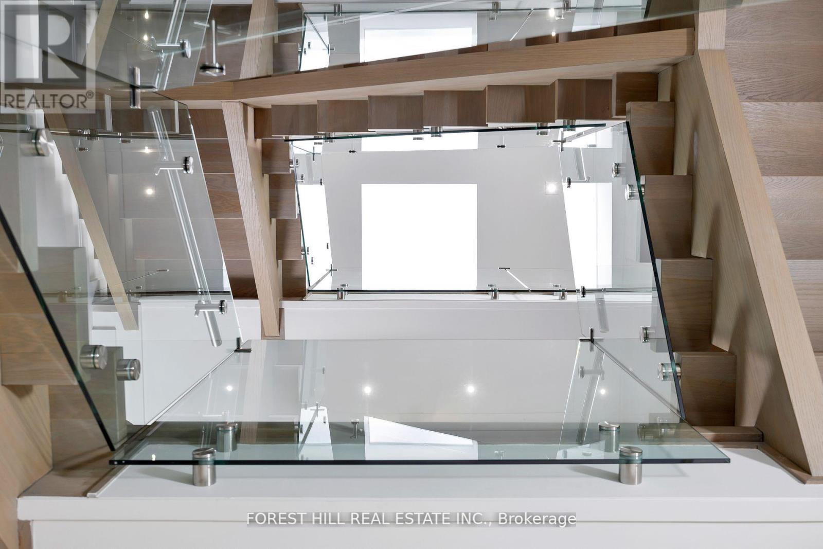 239 Cortleigh Boulevard, Toronto, Ontario  M5N 1P8 - Photo 22 - C12940428