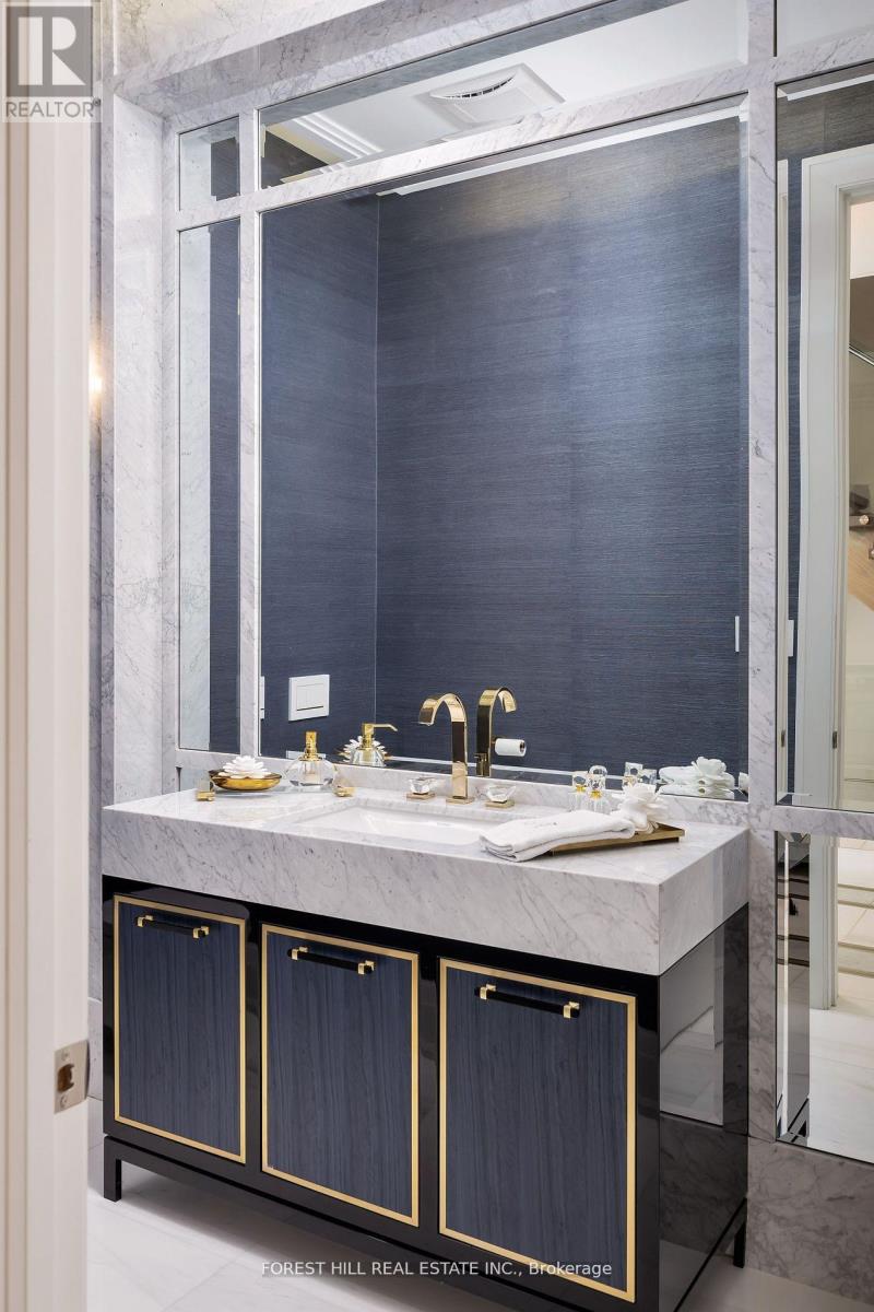 239 Cortleigh Boulevard, Toronto, Ontario  M5N 1P8 - Photo 9 - C12940428