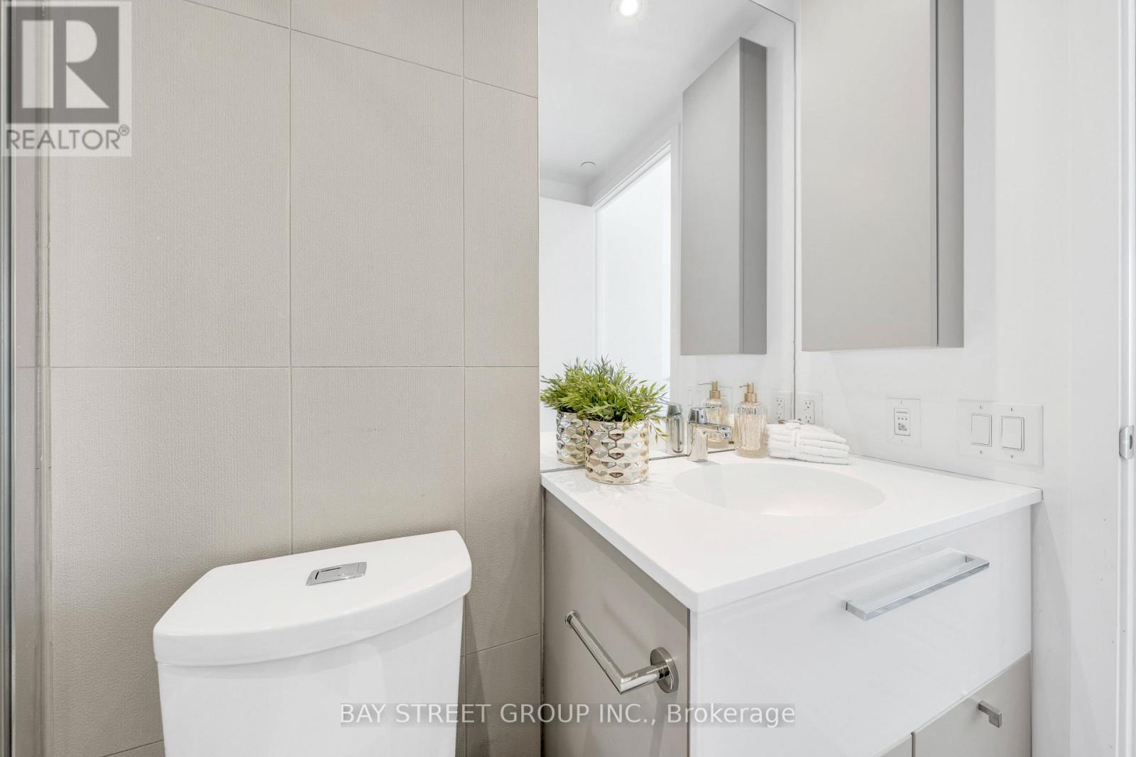 4204 - 15 Grenville Street, Toronto, Ontario  M4Y 0B9 - Photo 12 - C12940432