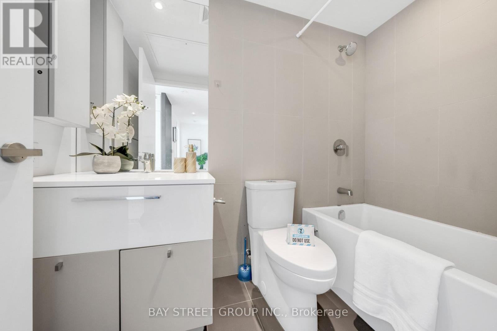 4204 - 15 Grenville Street, Toronto, Ontario  M4Y 0B9 - Photo 4 - C12940432