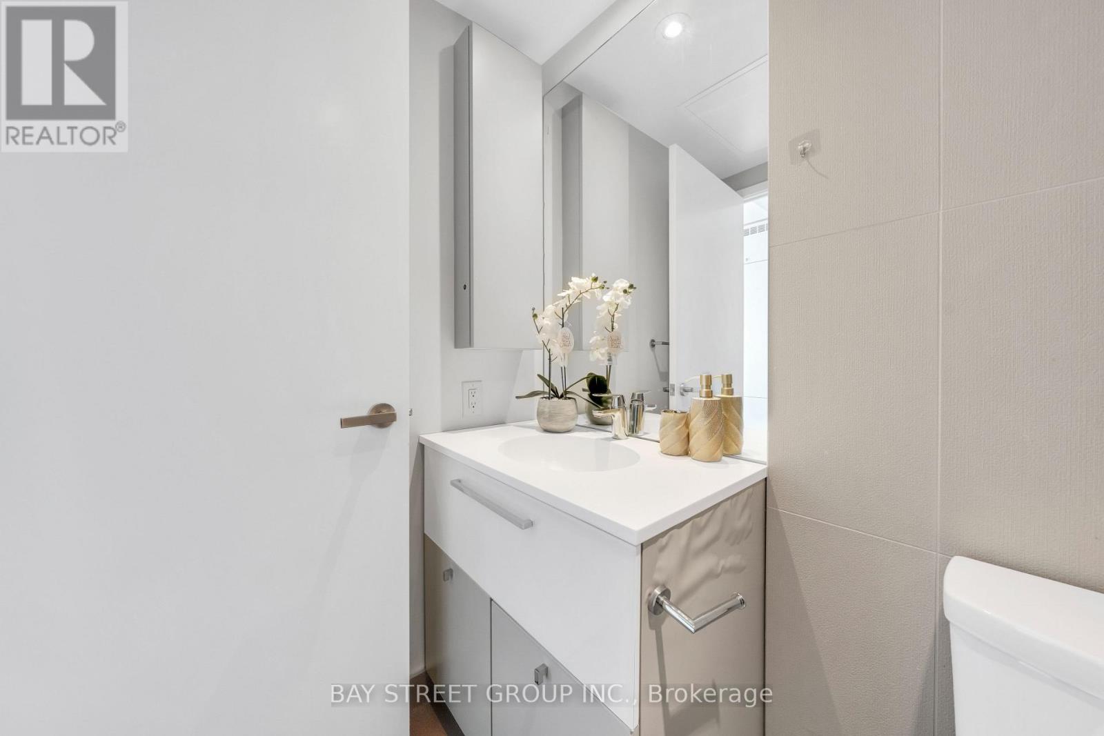 4204 - 15 Grenville Street, Toronto, Ontario  M4Y 0B9 - Photo 5 - C12940432