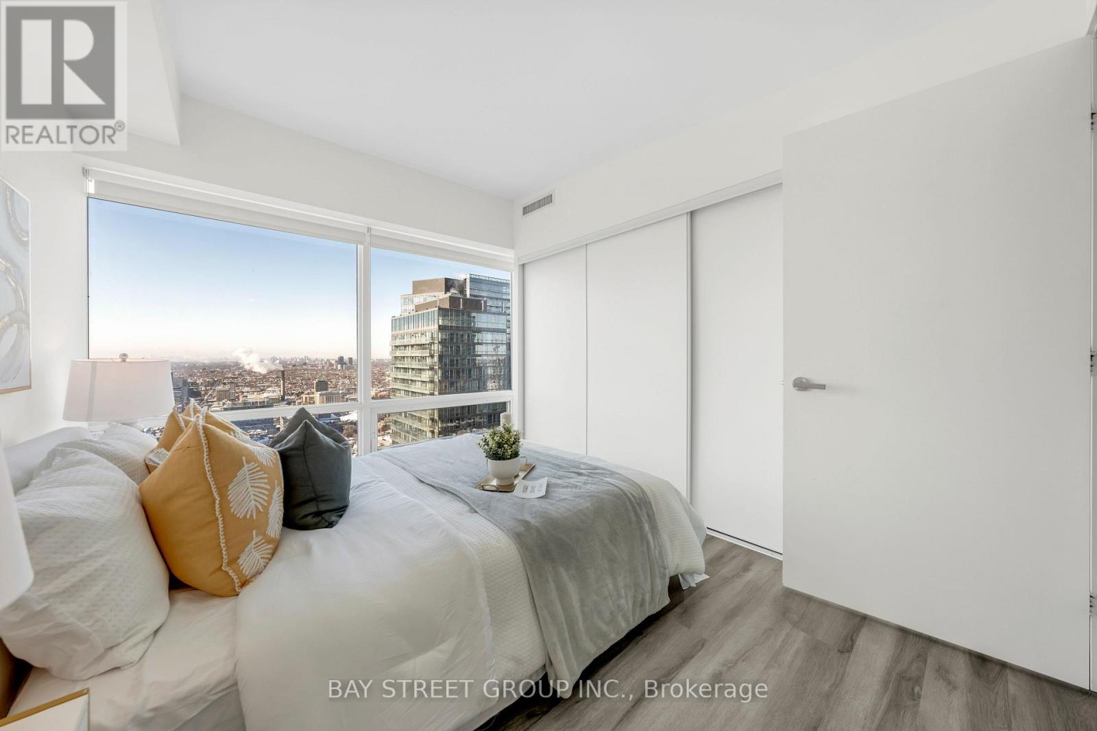 4204 - 15 Grenville Street, Toronto, Ontario  M4Y 0B9 - Photo 8 - C12940432