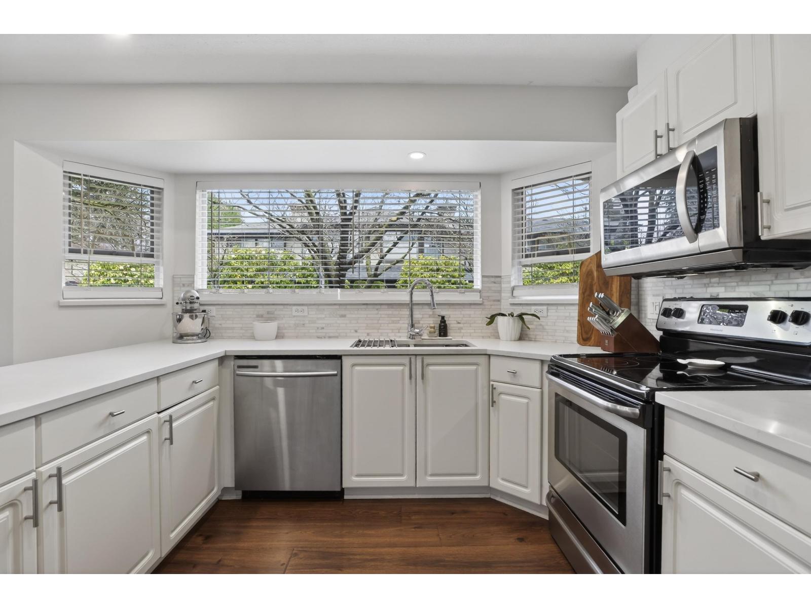 109 16080 82 Avenue, Surrey, British Columbia  V4N 0N6 - Photo 2 - R3104751