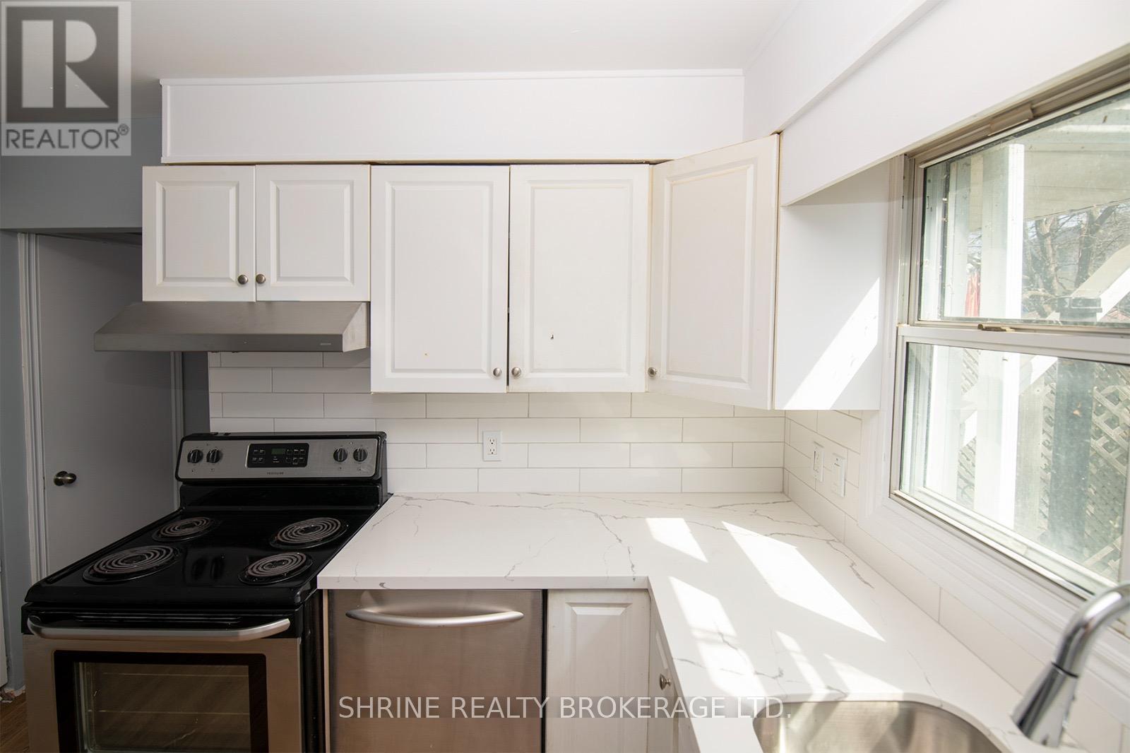 32 Wistow Street, London East, Ontario  N5Y 1E1 - Photo 5 - X12940318