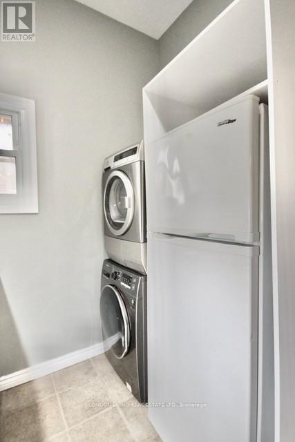 176 Emery Street E, London South, Ontario  N6C 2E2 - Photo 2 - X12940344