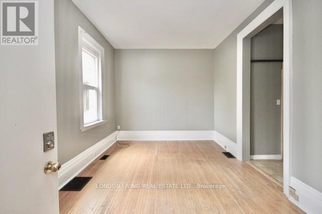 176 Emery Street E, London South, Ontario  N6C 2E2 - Photo 4 - X12940344