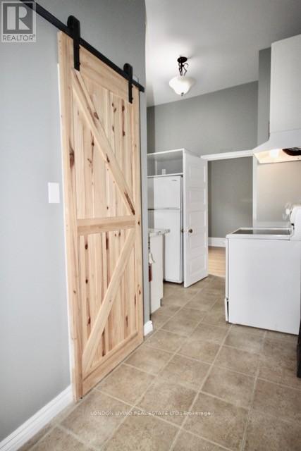 176 Emery Street E, London South, Ontario  N6C 2E2 - Photo 5 - X12940344