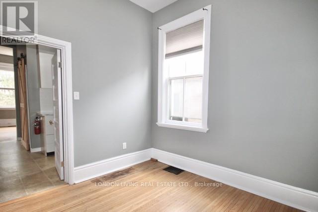 176 Emery Street E, London South, Ontario  N6C 2E2 - Photo 7 - X12940344